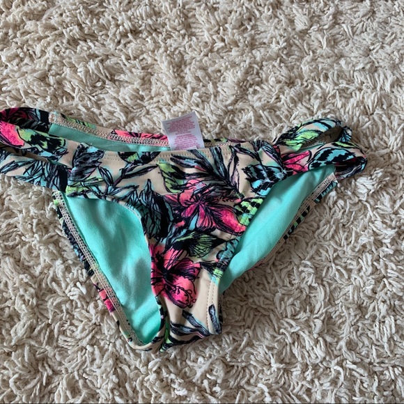 Bikini - Picture 6 of 8